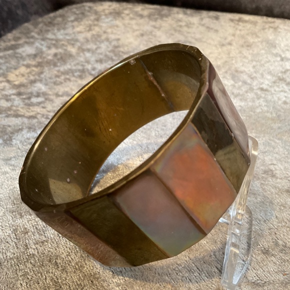 Vintage Brass and Shell Bangle Bracelet - Picture 2 of 3